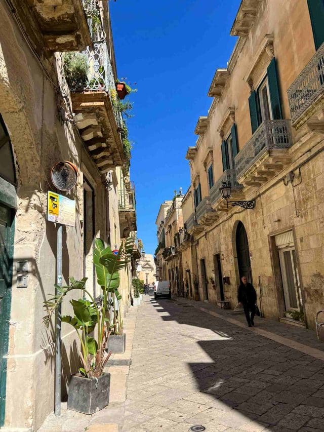 cropped-Streets-of-Lecce-in-March.jpg
